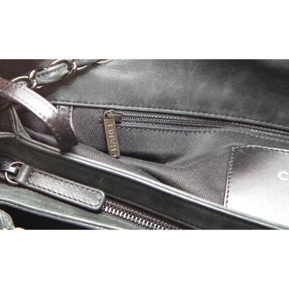 CHANEL Quilted Shoulder Bag JUST MADEMOISELLE Bowling Black Iridescent Chain - Picture 10 of 13